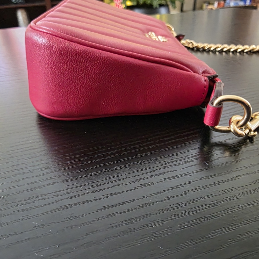 Coach Red Quilted Women's Bag - Picture 3 of 9